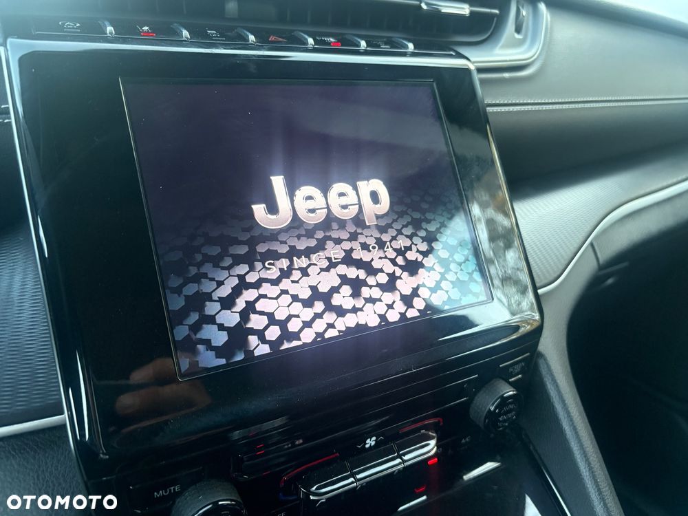 Jeep Grand Cherokee - 16