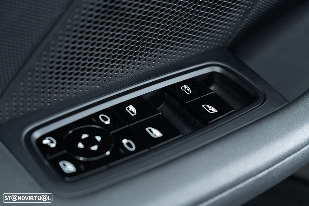 Porsche Taycan 4S - 38