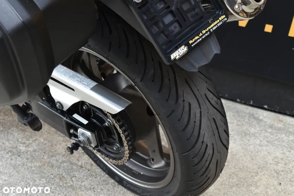 Suzuki GSX - 17
