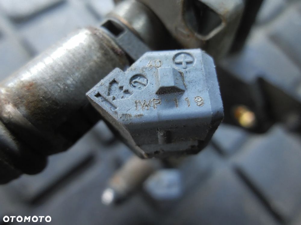 WTRYSKIWACZ WTRYSK FORD FIESTA MK6 1,3 8V IWP119 PODANA CENA ZA KOMPLETNĄ LISTWĘ POSIADAM 3 LISTWY - 6