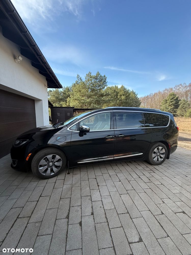 Chrysler Pacifica - 11
