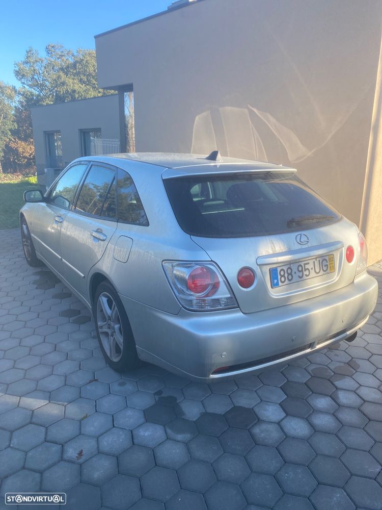 Lexus IS 200 SportCross - 4