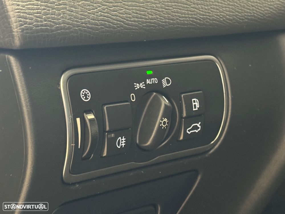 Volvo XC 60 2.0 D4 R-Design - 27