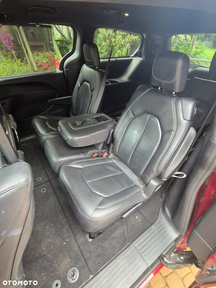 Chrysler Pacifica - 12