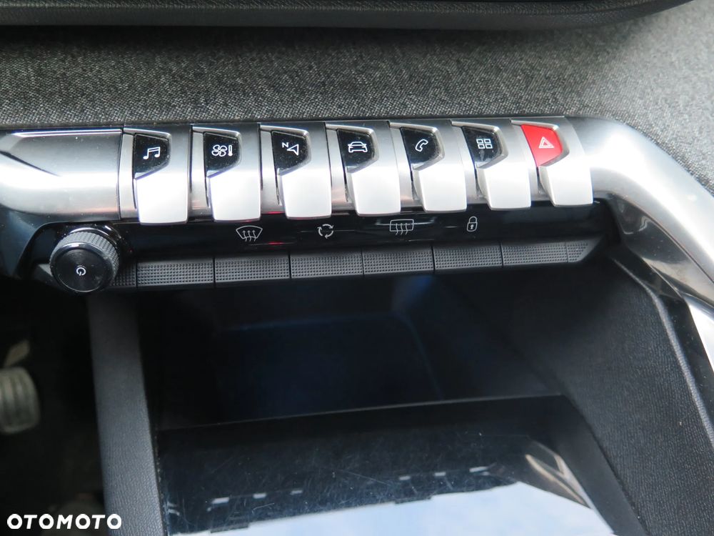 Peugeot 5008 1.5 BlueHDi Allure S&S - 21