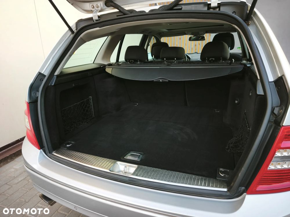 Mercedes-Benz Klasa C 200 (BlueEFFICIENCY) 7G-TRONIC Elegance - 21
