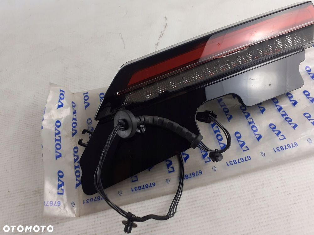 Lampa tylna lewa Volvo C40 w klapę 2021r. EUROPA. - 3