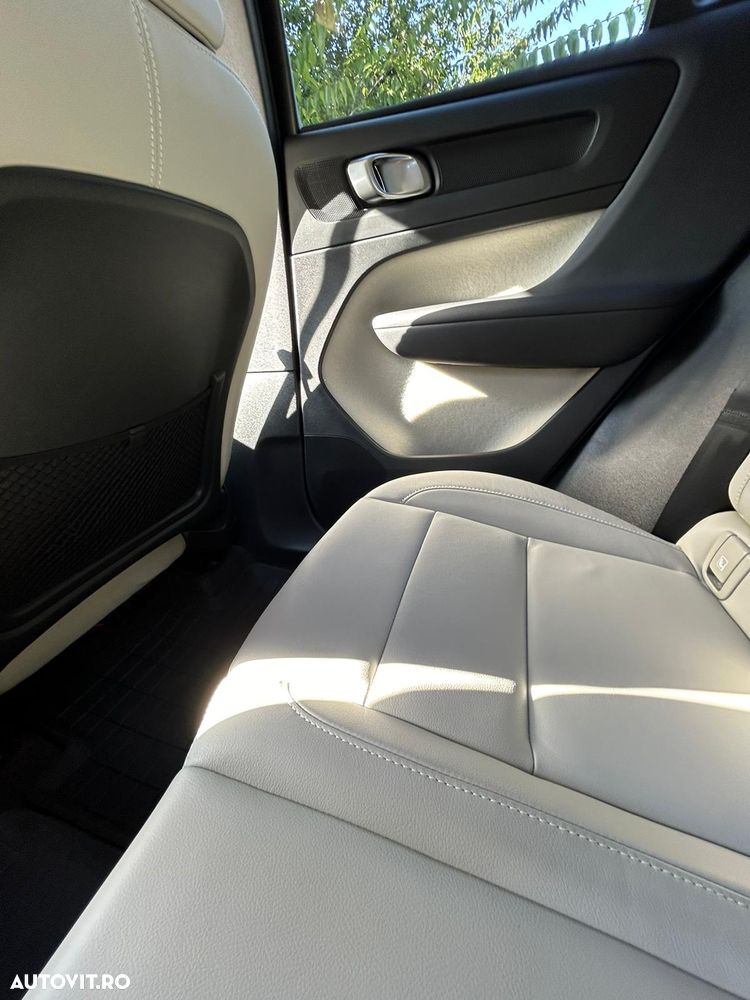 Volvo XC 40 B3 AT FWD MHEV Plus Dark - 16