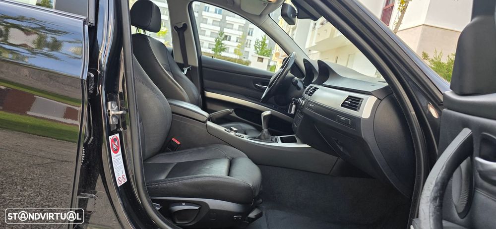 BMW 320 d Navigation Sport - 13