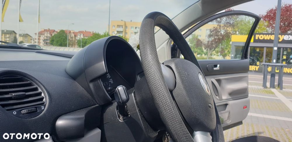 Volkswagen New Beetle - 11
