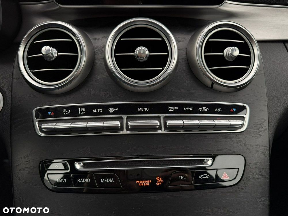Mercedes-Benz Klasa C 200 4Matic 9G-TRONIC - 24