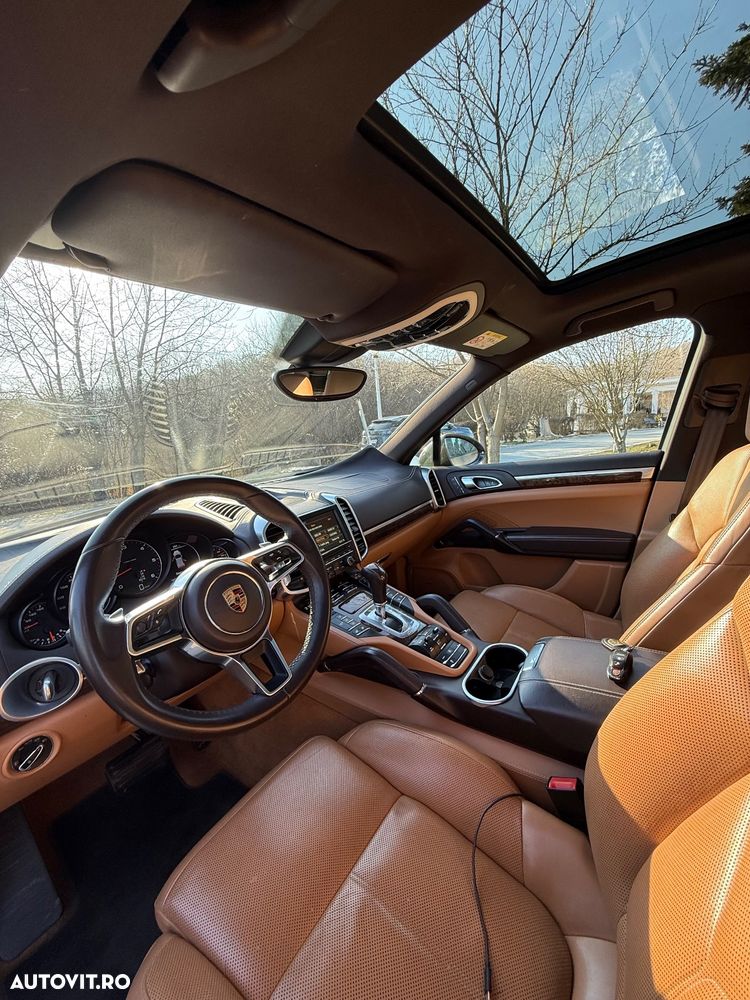Porsche Cayenne - 25