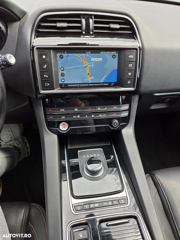 Jaguar F-Pace 20d AWD Prestige - 8