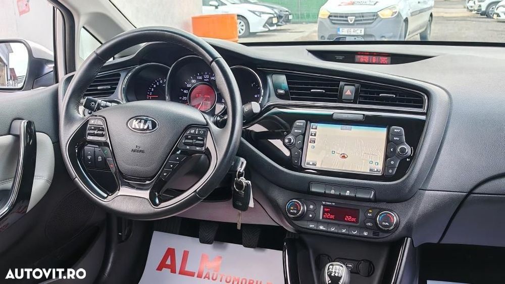 Kia Ceed - 11