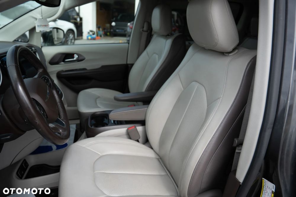 Chrysler Pacifica - 20