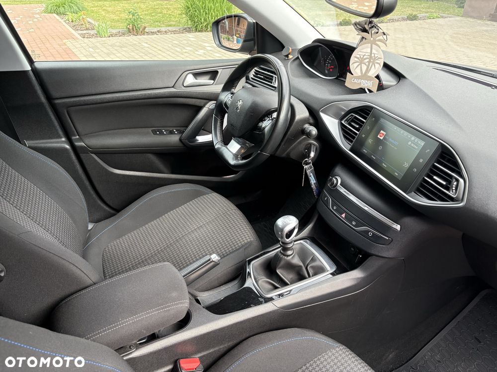 Peugeot 308 - 8