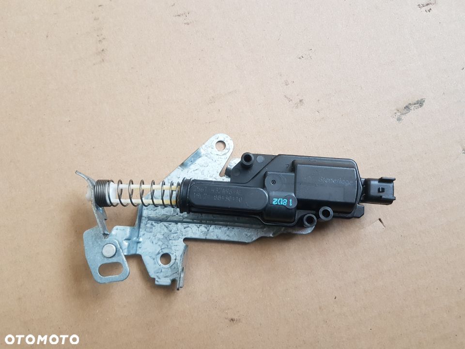 SIŁOWNIK ZAMKA KLAPY FIESTA MK6 5D RADOM - 1