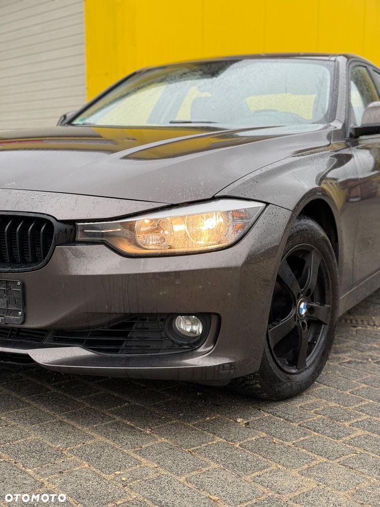 BMW Seria 3 320i xDrive - 5