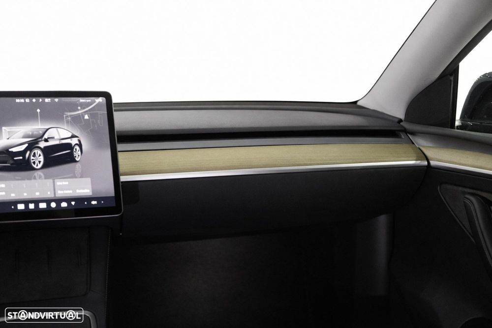 Tesla Model Y Standard RWD - 31