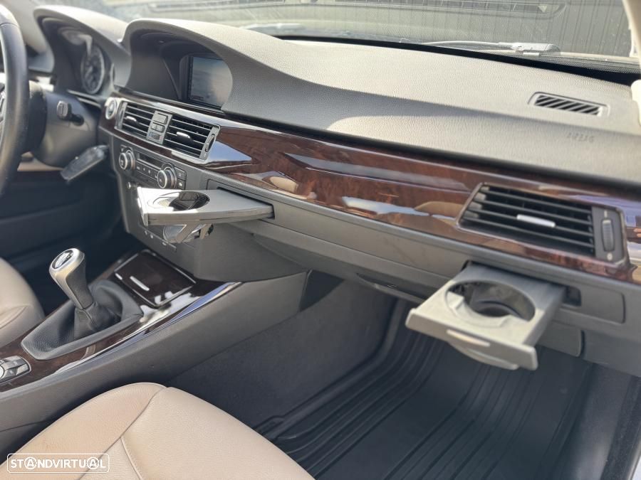 BMW 320 d Navigation - 32