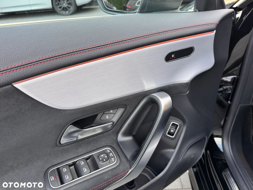 Mercedes-Benz CLA 220 d AMG Line 8G-DCT - 29