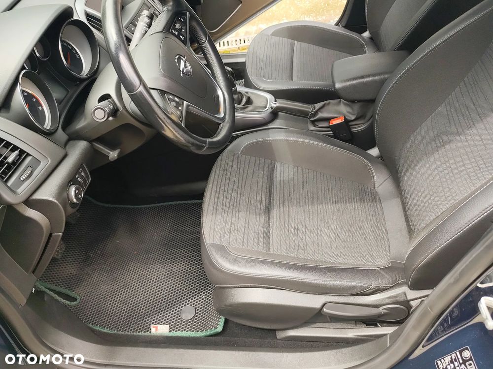 Opel Astra 1.4 T Executive EU6 - 9