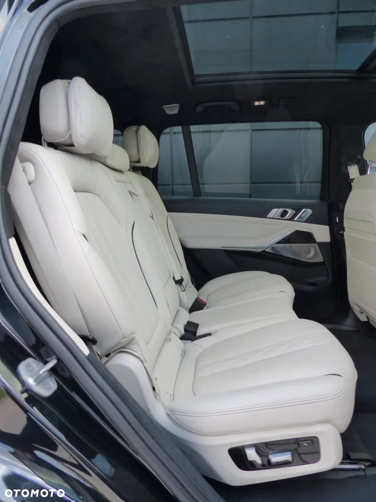 BMW X7 M50i sport - 22