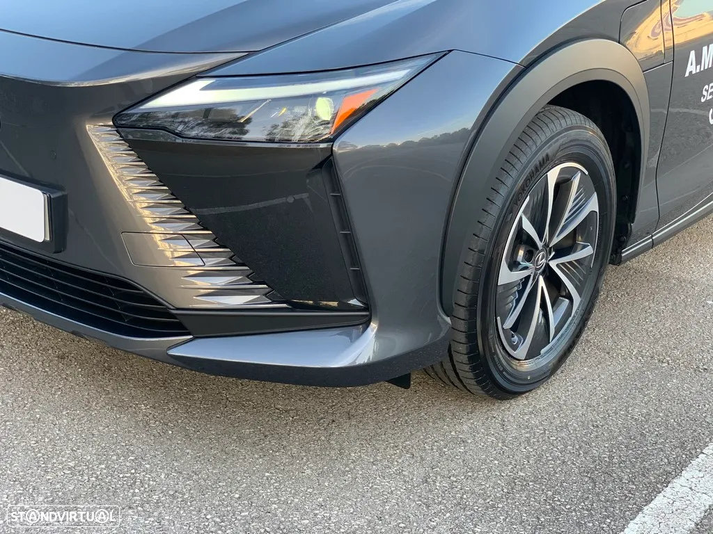Lexus RZ 450e Executive Plus - 23