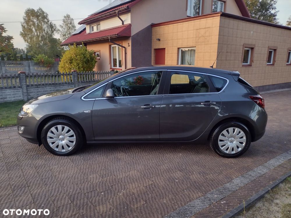 Opel Astra 1.4 Turbo Exklusiv - 10