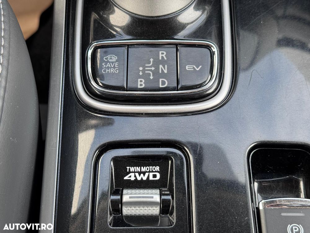 Mitsubishi Outlander - 26