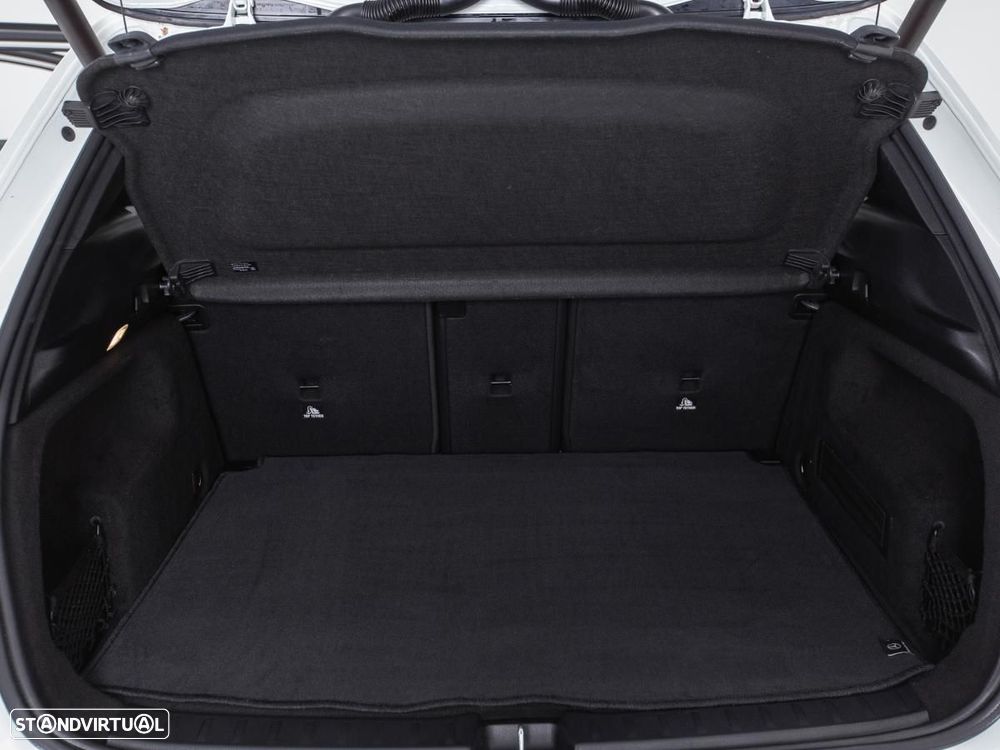 Mercedes-Benz GLA 250 4Matic 8G-DCT - 15