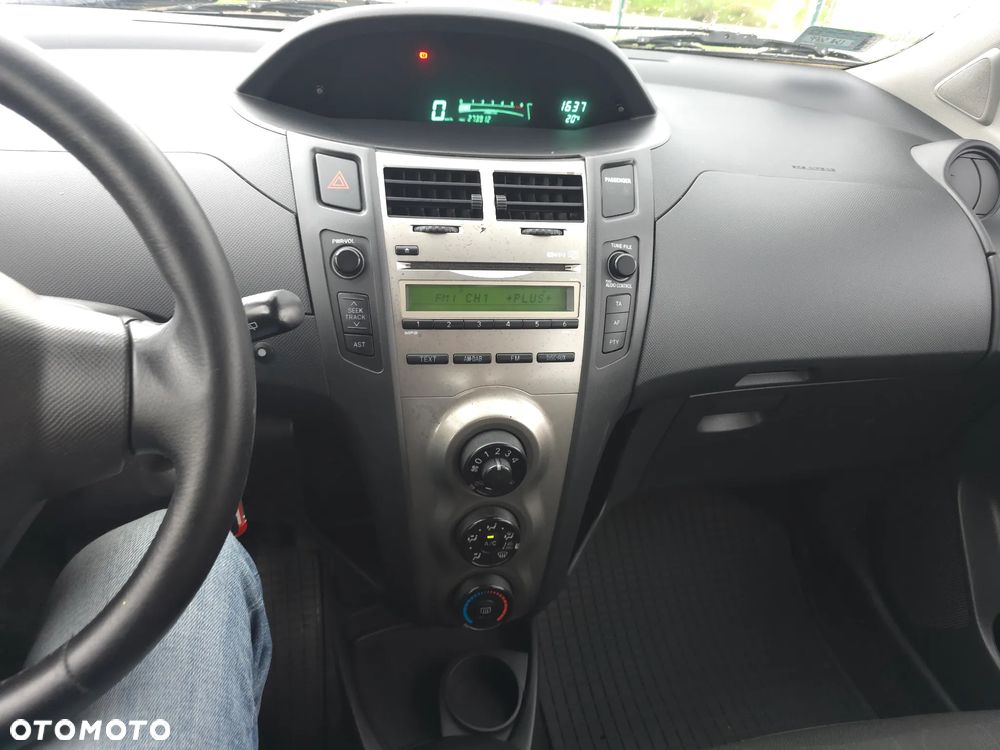 Toyota Yaris 1.4 D-4D Luna EU5 - 23