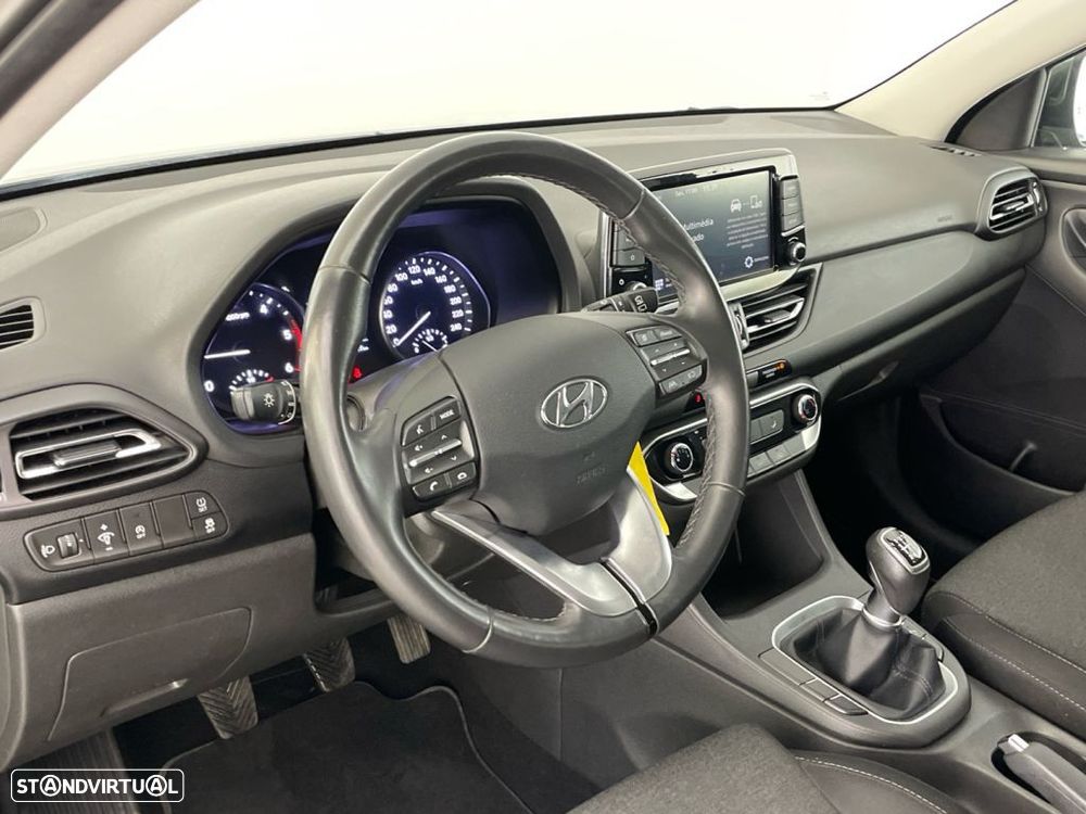 Hyundai i30 1.6 CRDI STyle — fotografia 15