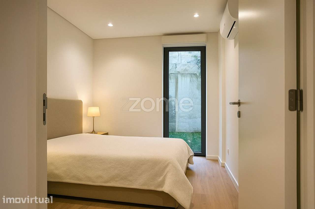 Apartamento T1 compátio próximo ao metro da Trindade - Grande imagem: 2/18