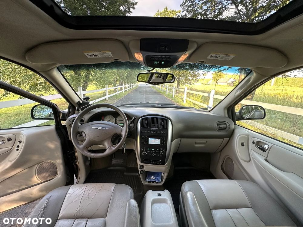 Chrysler Town & Country 3.8 - 14