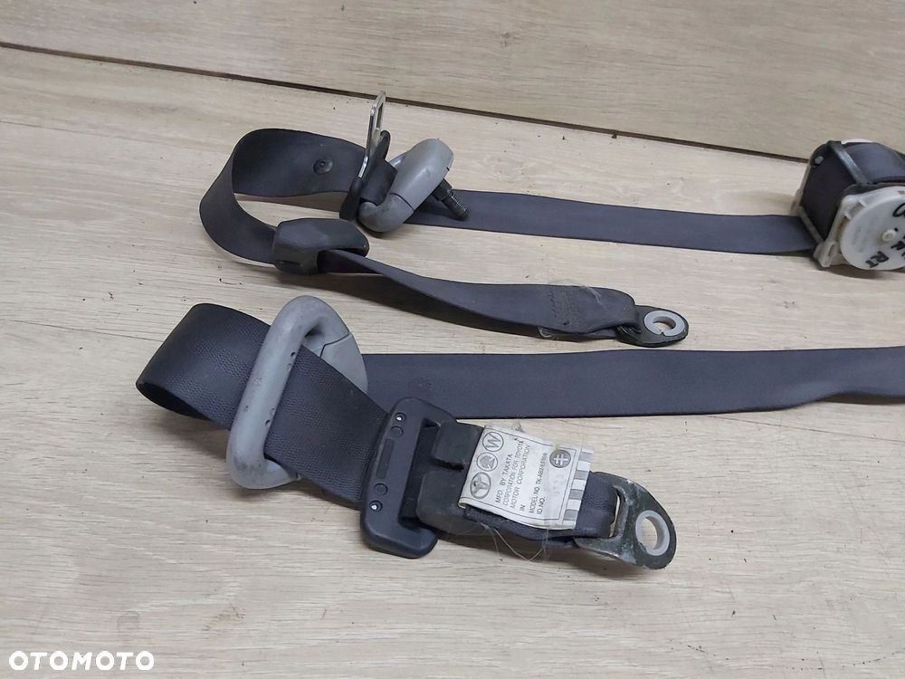 Avensis Verso 01-06r pas tył lewy prawy tylny III 3 rząd - 3