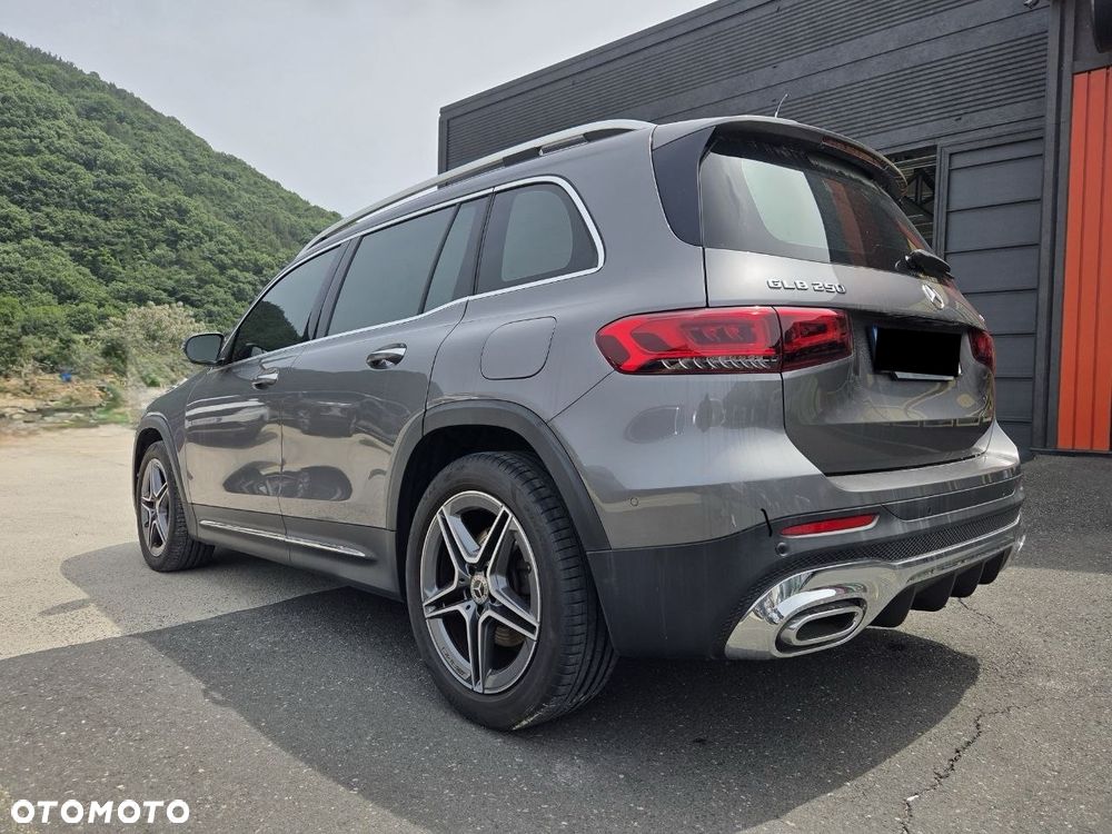 Mercedes-Benz GLB 250 4-Matic AMG Line 8G-DCT - 8