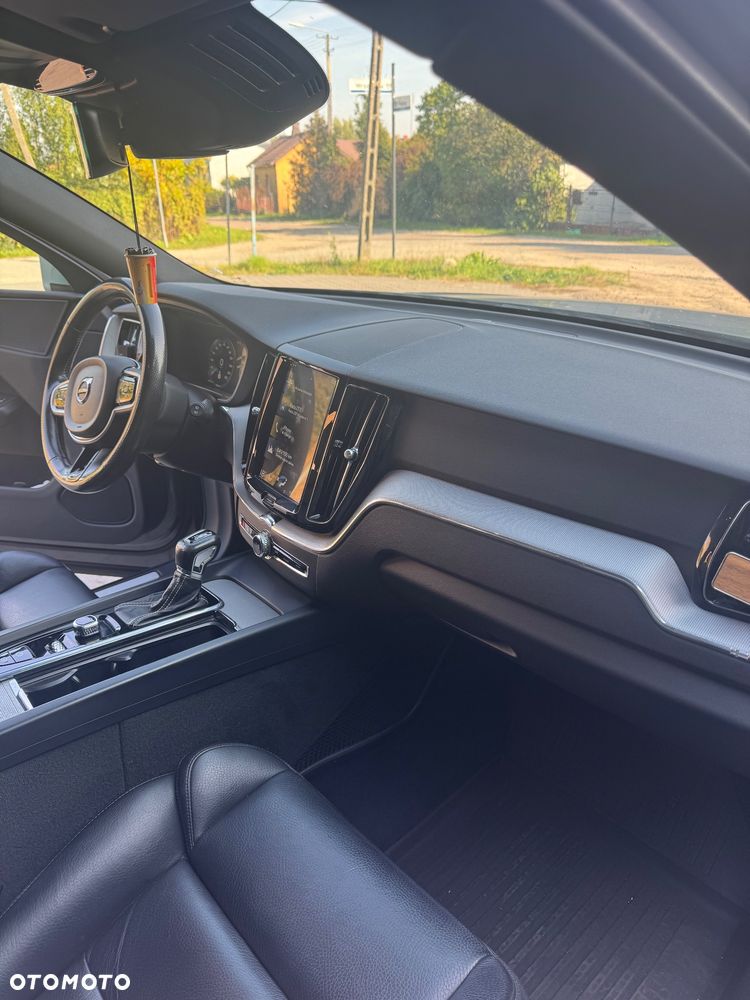 Volvo XC 60 D4 AWD R-Design - 17