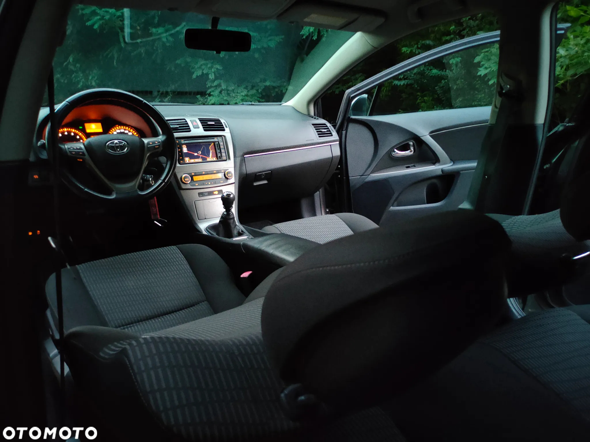 Toyota Avensis 1.8 Sol plus NAVI - 19