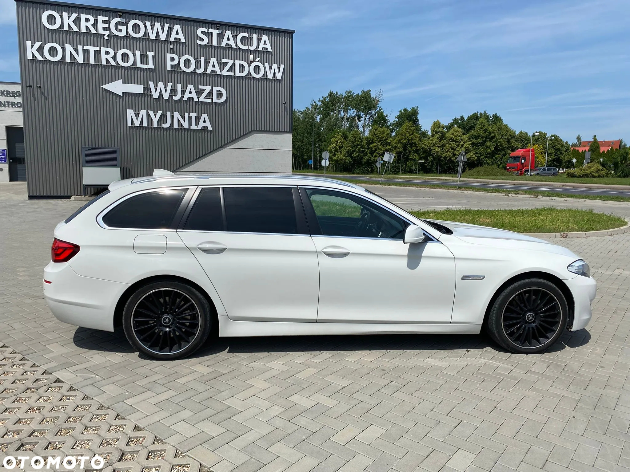 BMW Seria 5 528i xDrive - 2
