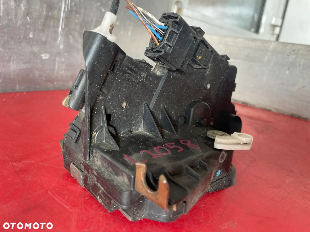 ZAMEK LEWY PRZÓD BMW E46 - 6