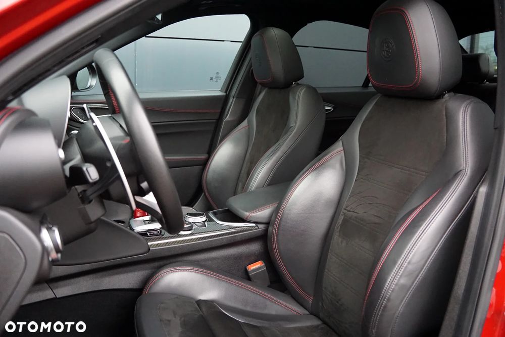 Alfa Romeo Giulia 2.0 Turbo 16V AT8-Q4 Veloce Ti - 19