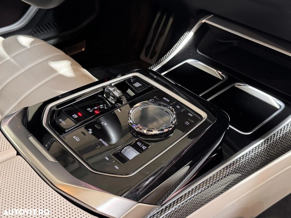 BMW M7 M760e xDrive AT PHEV - 25