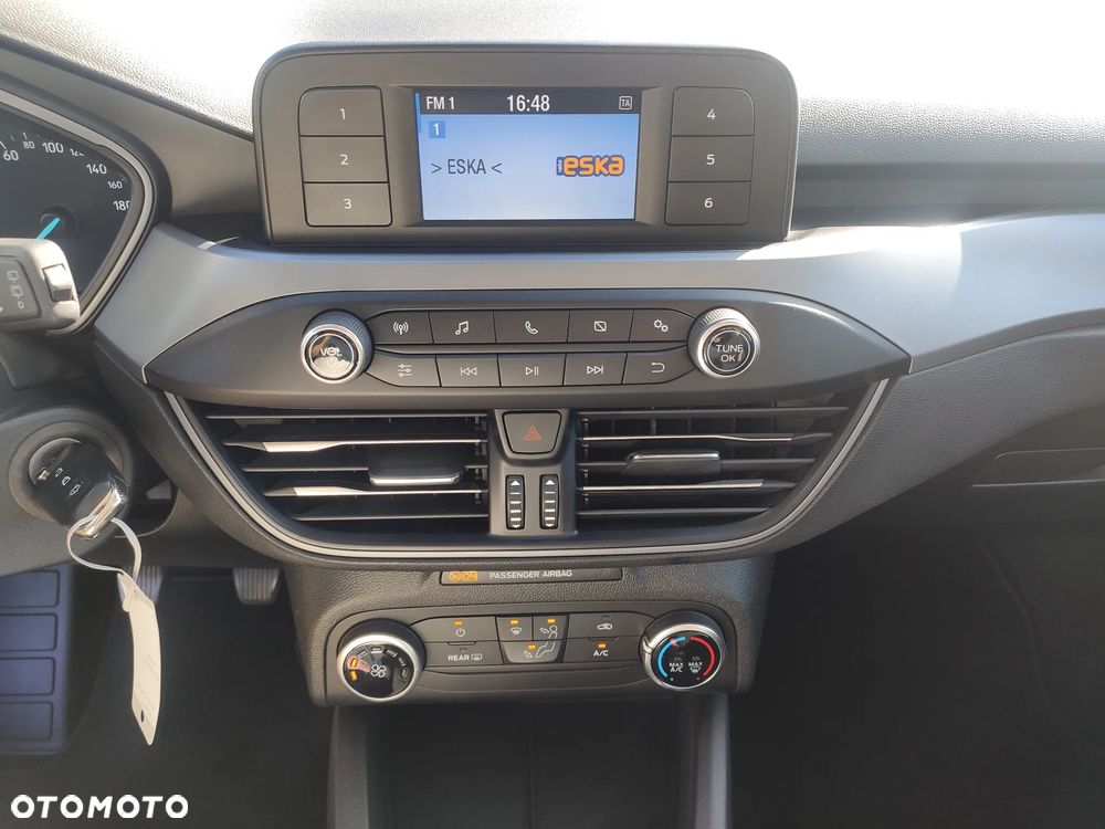 Ford Focus 1.0 EcoBoost Trend - 27