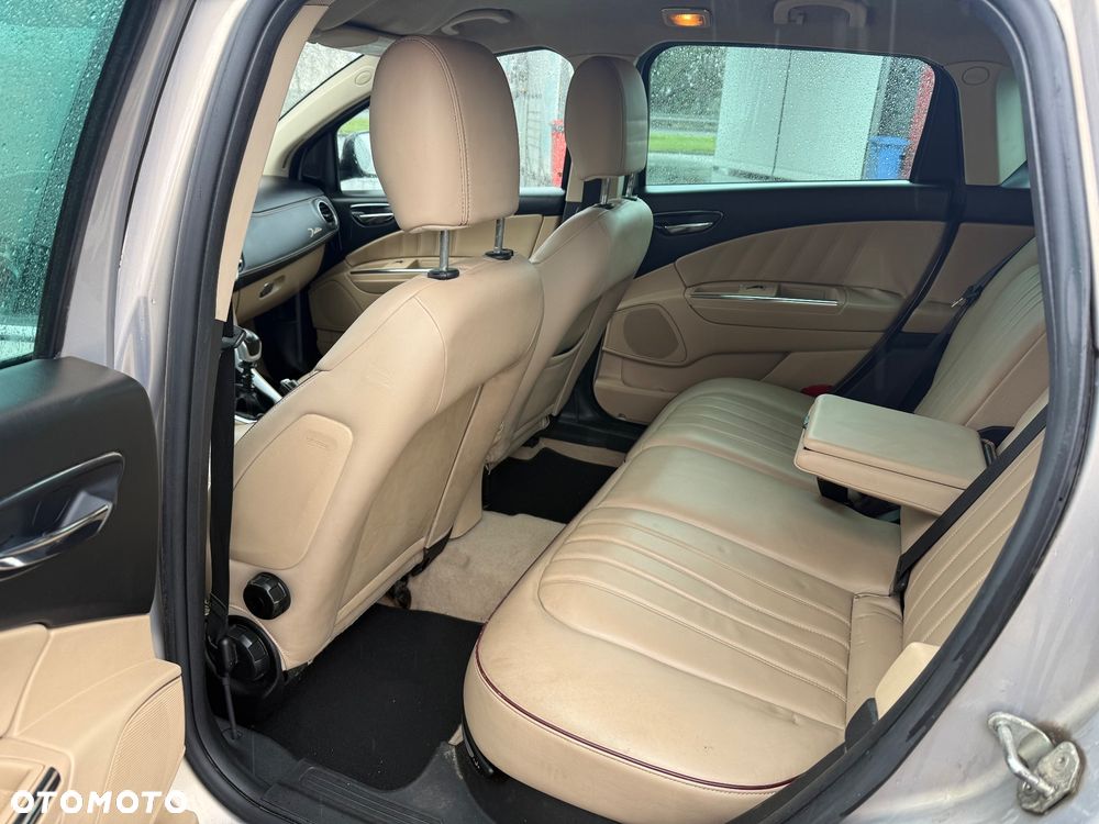 Lancia Delta 1.6 MJ Platino - 22