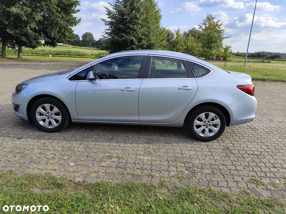 Opel Astra 1.4 T Business EU6 - 3
