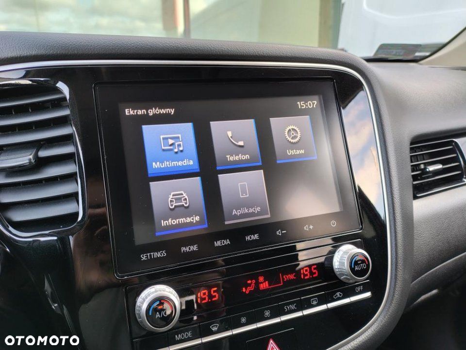 Mitsubishi Outlander - 32