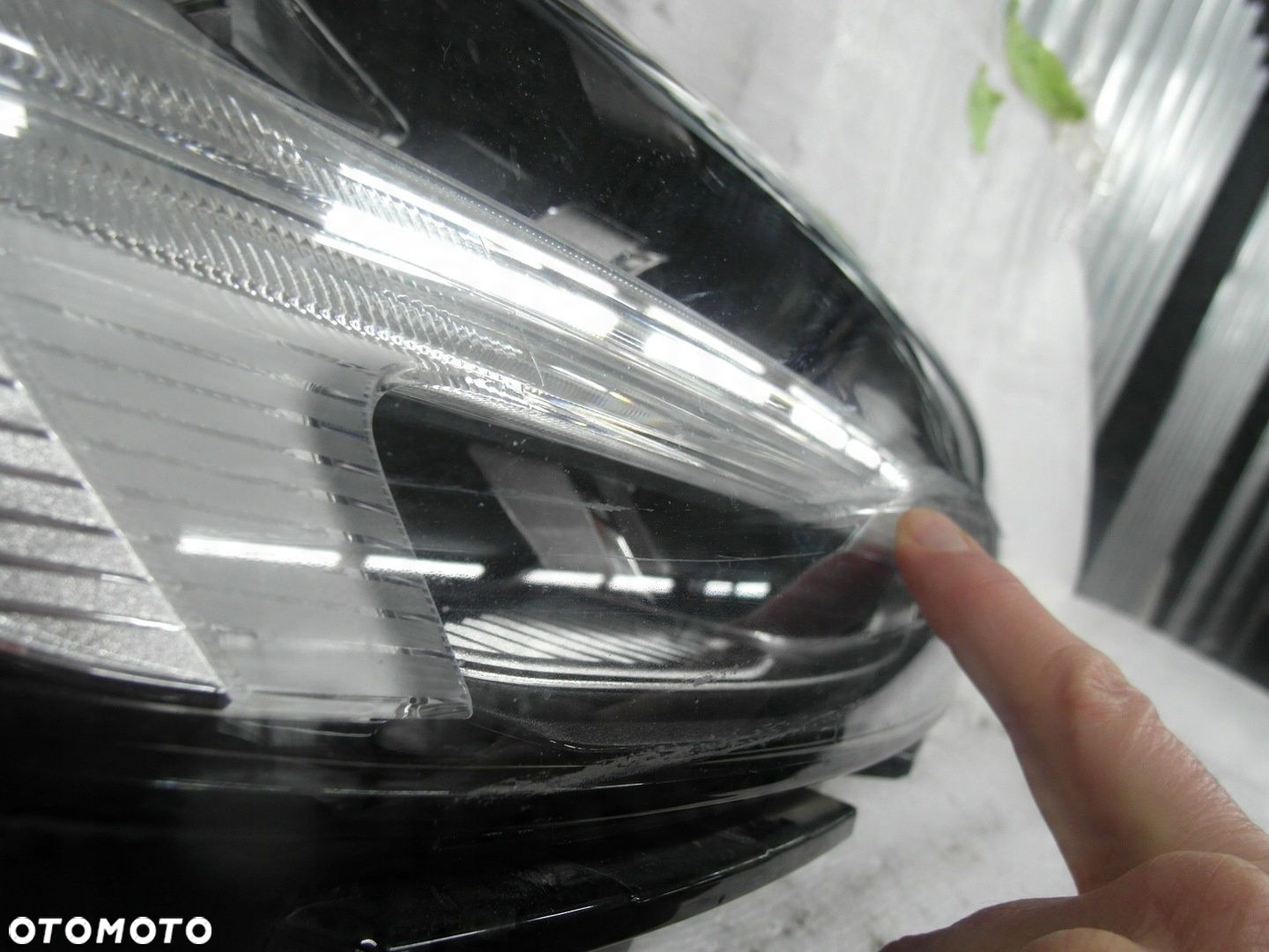 VOLVO V60 II FULL LED LAMPA PRZEDNIA PRAWA RYSA NA SZKLE - 6