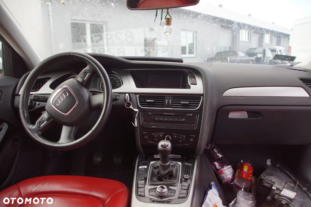 Auto na części - Audi A4 B8 2.0 TDI 143KM CAGA KXP LY9C 2009R Silnik Skrzynia Drzwi Szyba Klapa Zderzak Błotnik Lusterko Sterownik Moduł Czujnik Deska Kokpit Licznik Wyświetlacz Kierownica - 16