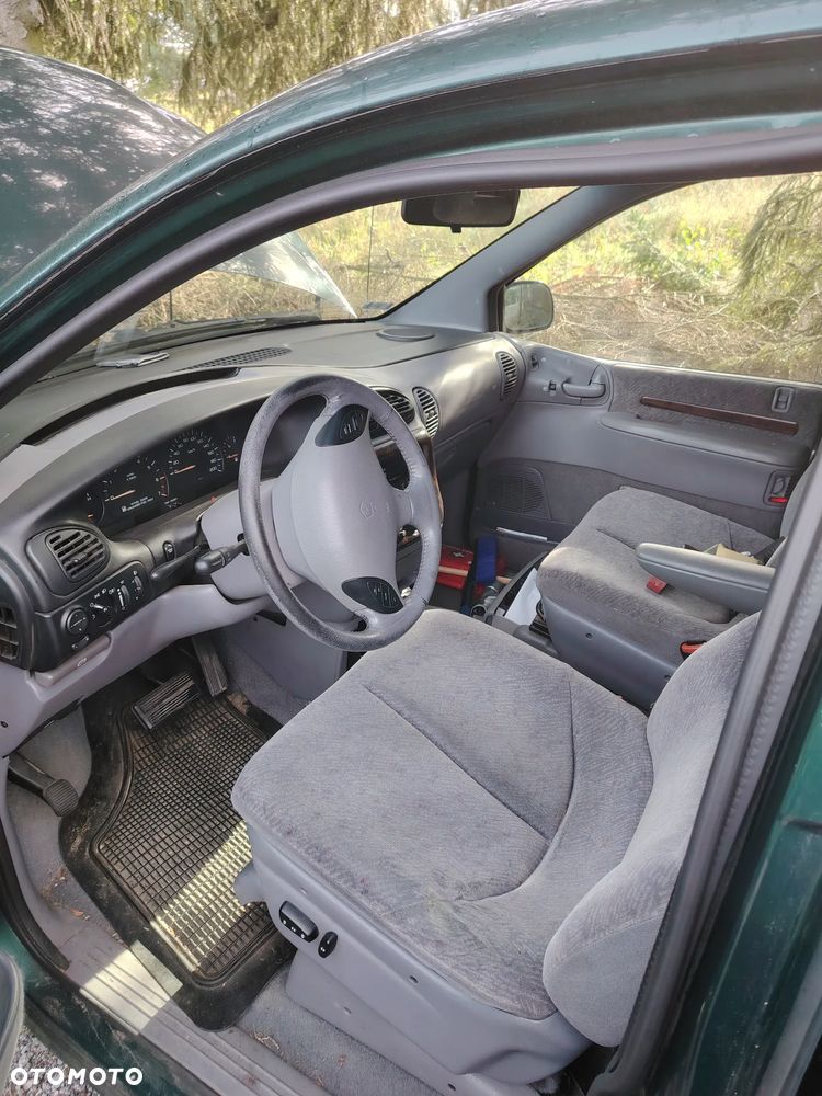 Chrysler Voyager LX 3.3L - 5